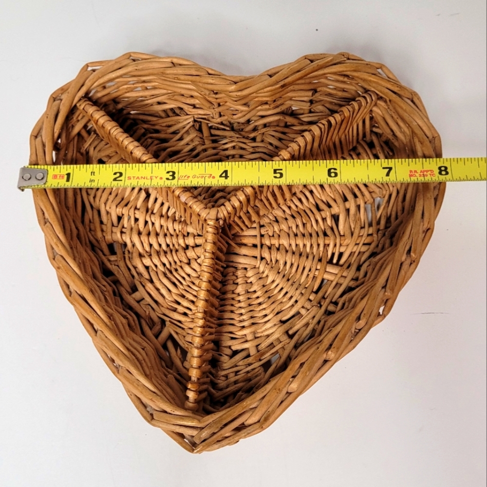 Heart Shaped Divided Vintage Basket - Picture 6 of 9